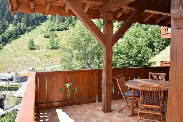 Outdoor dining - 5th floor, view mountain, terrace, tv, 60m², Champagny-en-Vanoise (Champagny-en-Vanoise)