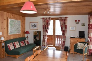 Living area - 5th floor, view mountain, terrace, tv, 60m², Champagny-en-Vanoise (Champagny-en-Vanoise)