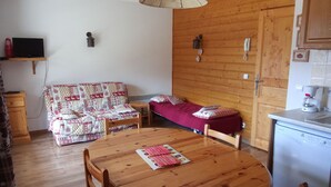 Unclassified image, 2 of 11, button - Studio cabin 4 pers, mountain view, ski access (La Joue du Loup)