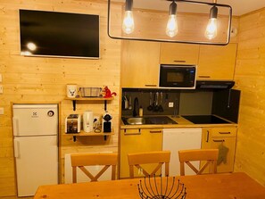 Private kitchen - Semi-detached chalet, 3 rooms, 7 ppl, equipped kitchen, free parking, pet-friendly (Le Dévoluy-Agnières-en-Dévoluy)