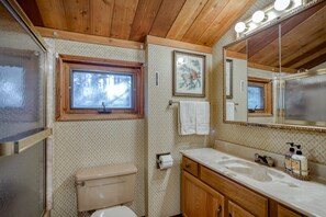 Combined shower/bathtub, hair dryer, towels, toilet paper