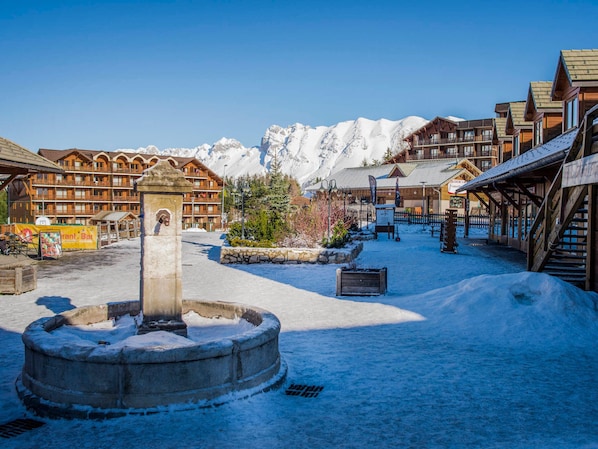 Property grounds - Chalet Duplex 7 Pers, 2 Bedrooms, Parking, Pets Allowed (La Joue du Loup)