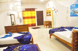 Deluxe Shared Dormitory | Free WiFi, bed sheets - Nature Garden Villa - Hostel (Sigiriya)