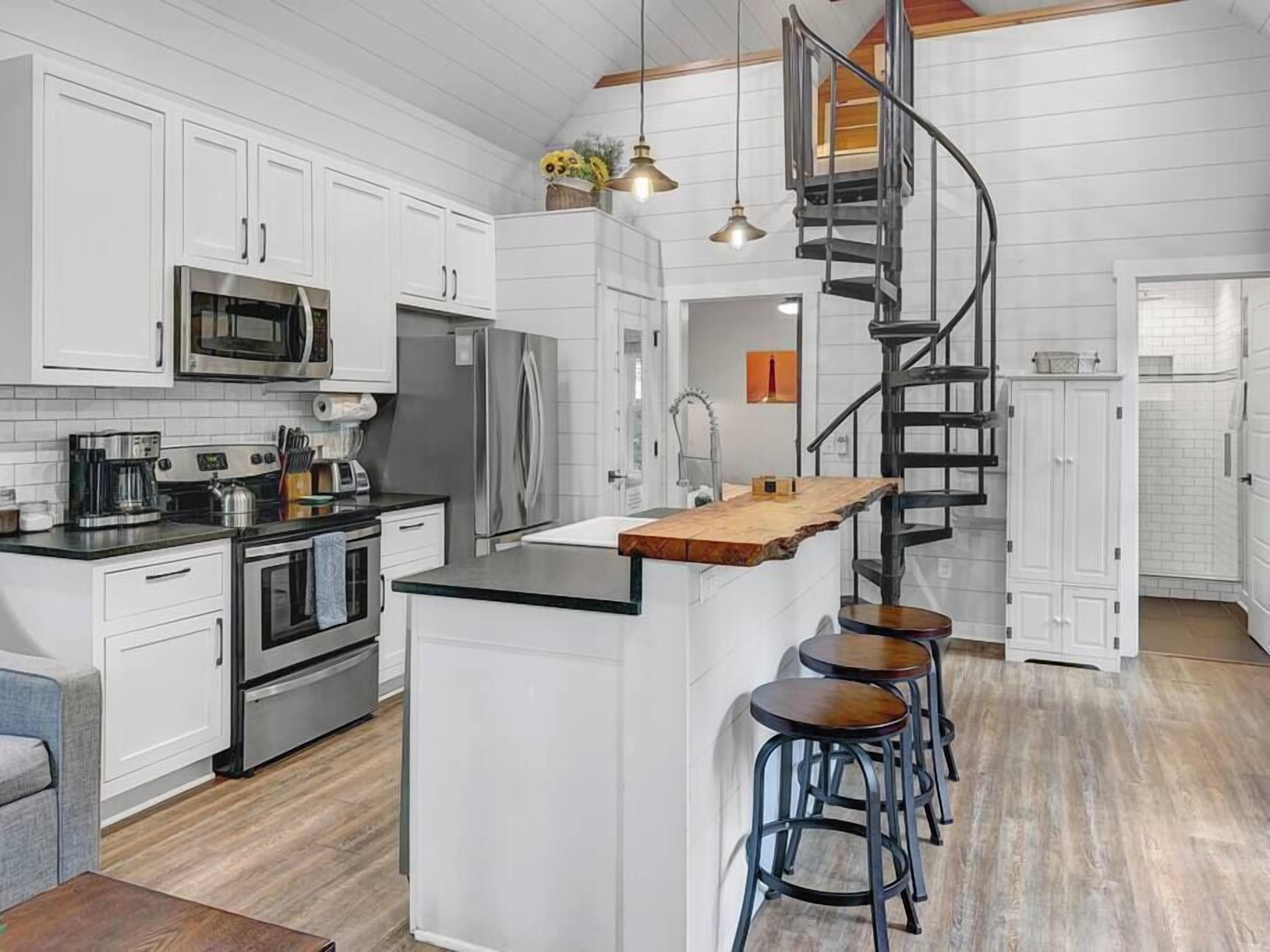 雪櫃、微波爐、焗爐、爐具