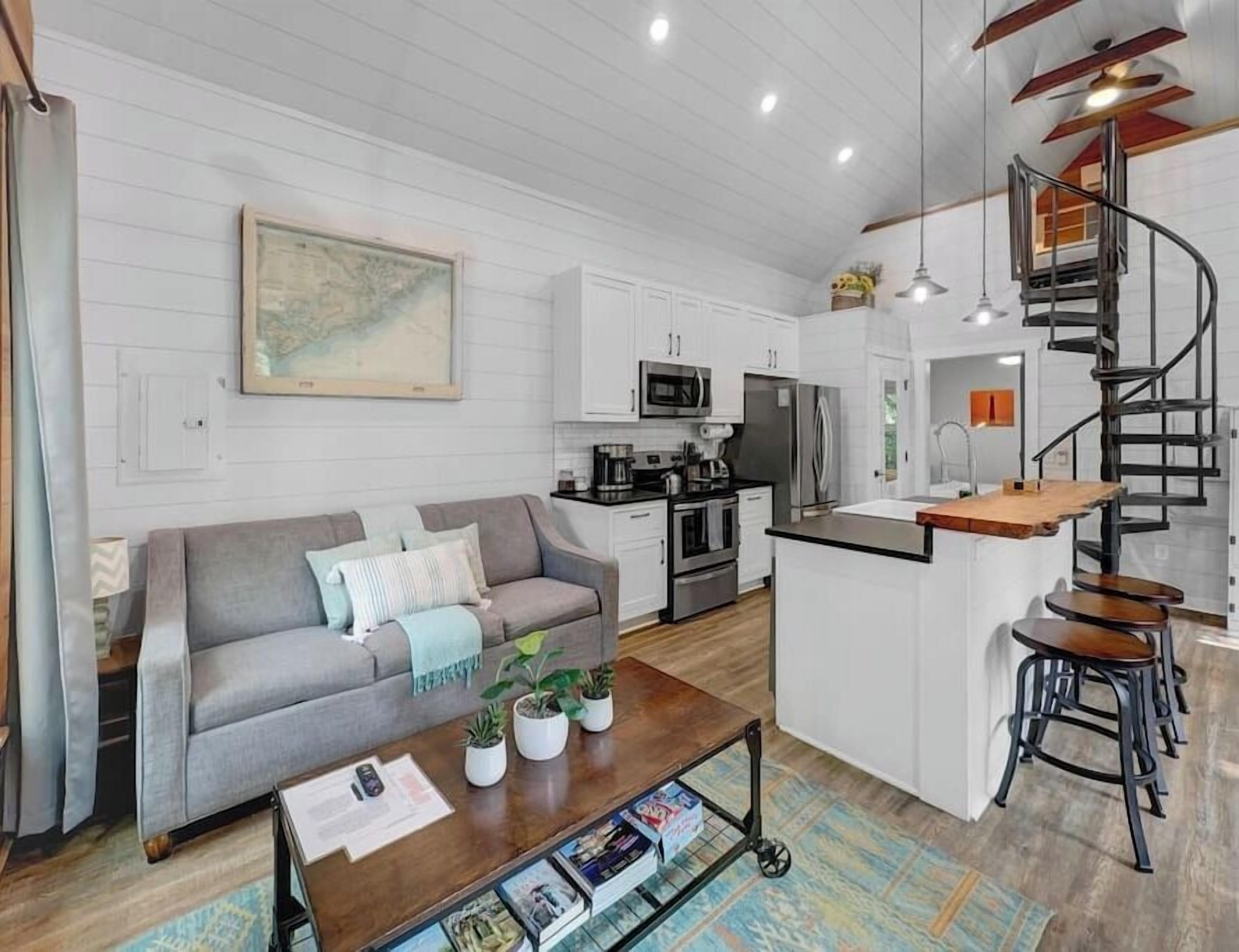 Televisión y oficina 