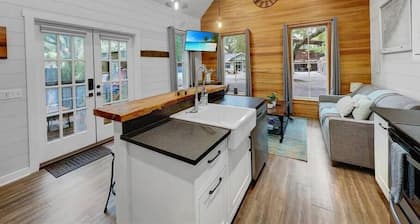 Cozy Island Cottage S