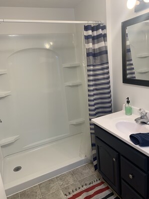 Shower, towels, soap, shampoo - Rental gateway in UP (Nisula)