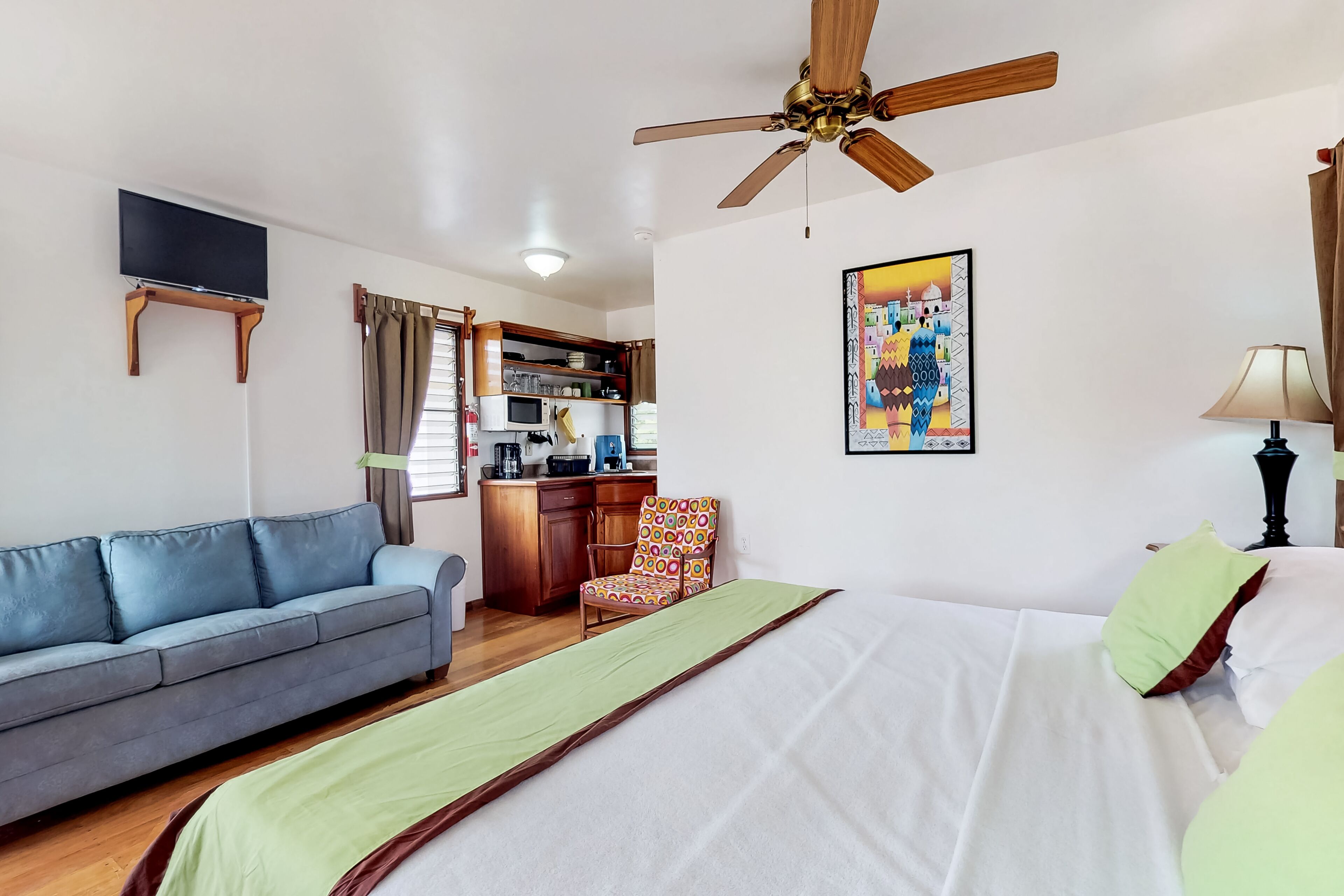 Bügeleisen/Bügelbrett, Internetzugang, Bettwäsche