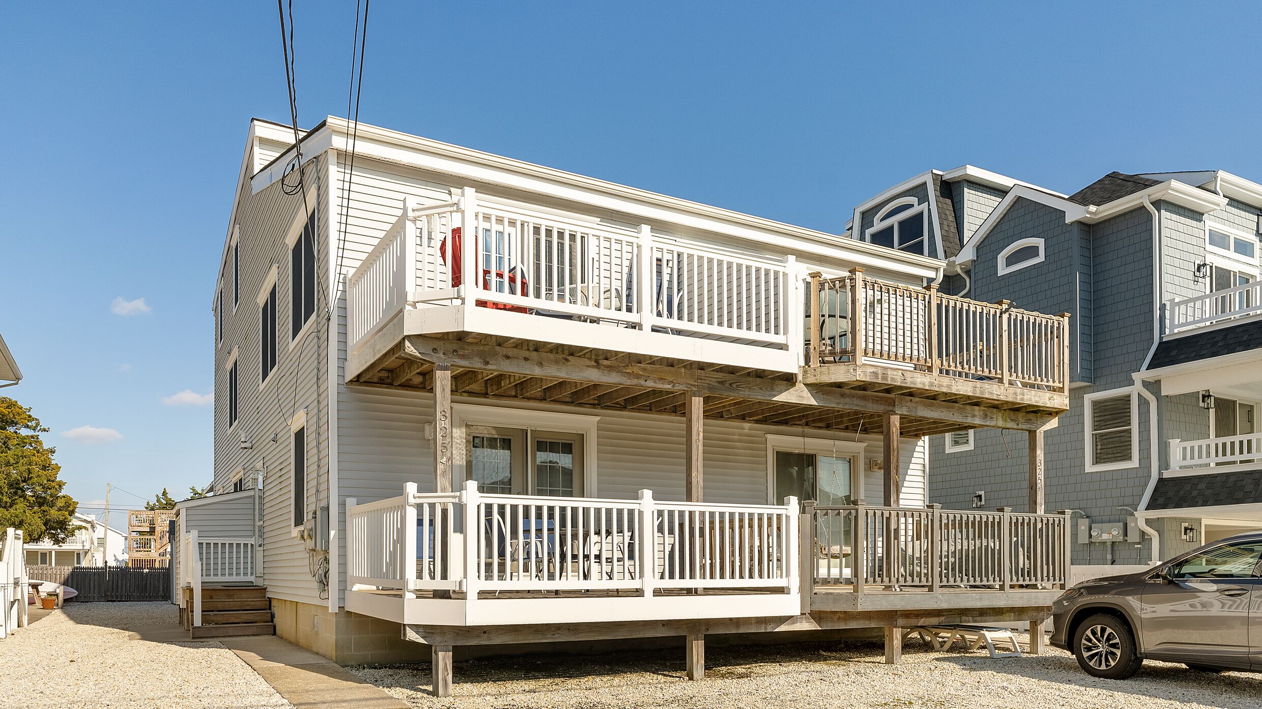Spacious 4 bedroom, 2 bath,Town house: 1st floor has 3 bedrooms and 1 full bath