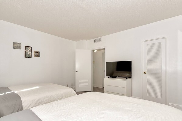 1 bedroom, travel crib, free WiFi