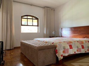 11 室のベッドルーム、アイロン / アイロン台、WiFi (無料)