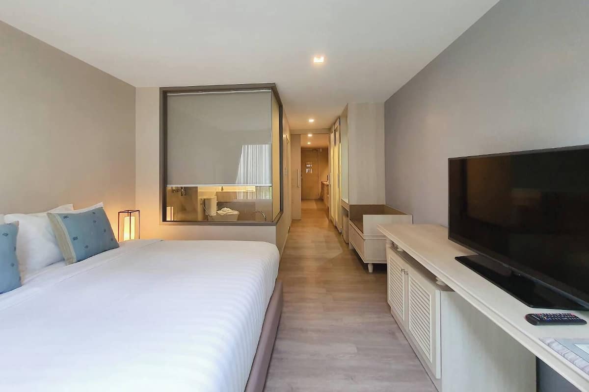 Suite, Pool View | Minibar, in-room safe, desk, blackout drapes