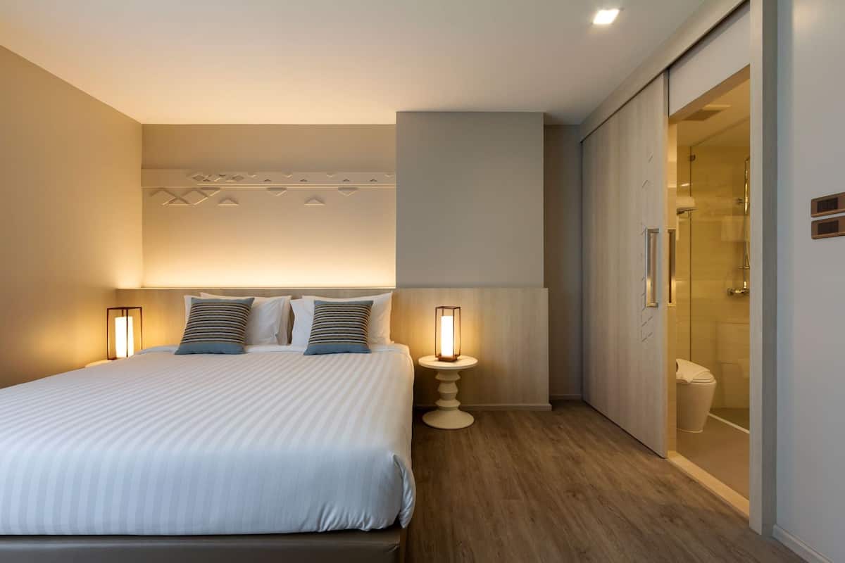 Deluxe Double Room, 1 King Bed, Pool View | Minibar, in-room safe, desk, blackout drapes