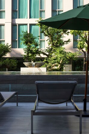 Deluxe Room, 1 King Bed, Pool Access | Terrace/patio