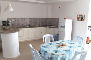Huoneisto, 2 makuuhuonetta, parveke, vuoristonäköala | Yksityinen keittiö