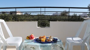 Apartment, 2 Bedrooms, Balcony, Mountain View | Terrace/patio - La maison des oliviers (Hammamet)