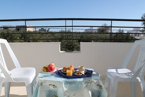 Apartment, 2 Bedrooms, Balcony, Mountain View | Terrace/patio - La maison des oliviers (Hammamet)
