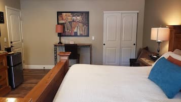 Schreibtisch, Bügeleisen/Bügelbrett, kostenloses WLAN, Bettwäsche