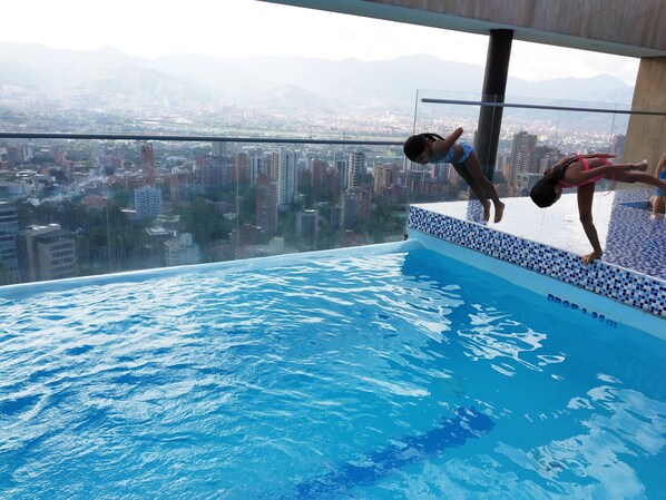 حمّام سباحة خارجي