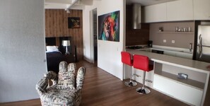 2 slaapkamers, een bureau, een strijkplank/strijkijzer, gratis wifi