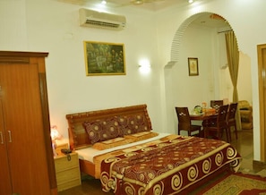 Executive Room | Minibar, soundproofing, free WiFi - Hotel Vinayak (Haridwar)