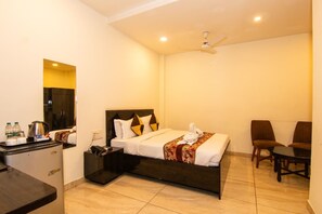 Executive Room | Minibar, soundproofing, free WiFi - Hotel Vinayak (Haridwar)