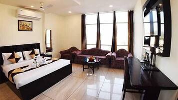 ميني بار وتجهيزات عازلة للصوت وواي فاي مجانًا