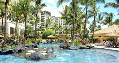 Kaunis merinäköala Marriott Ko Olina Beach 2 makuuhuoneen huvila, jossa on parveke.