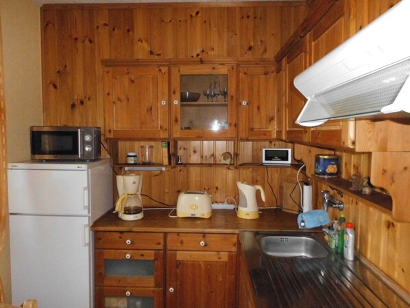 Fridge, microwave, oven