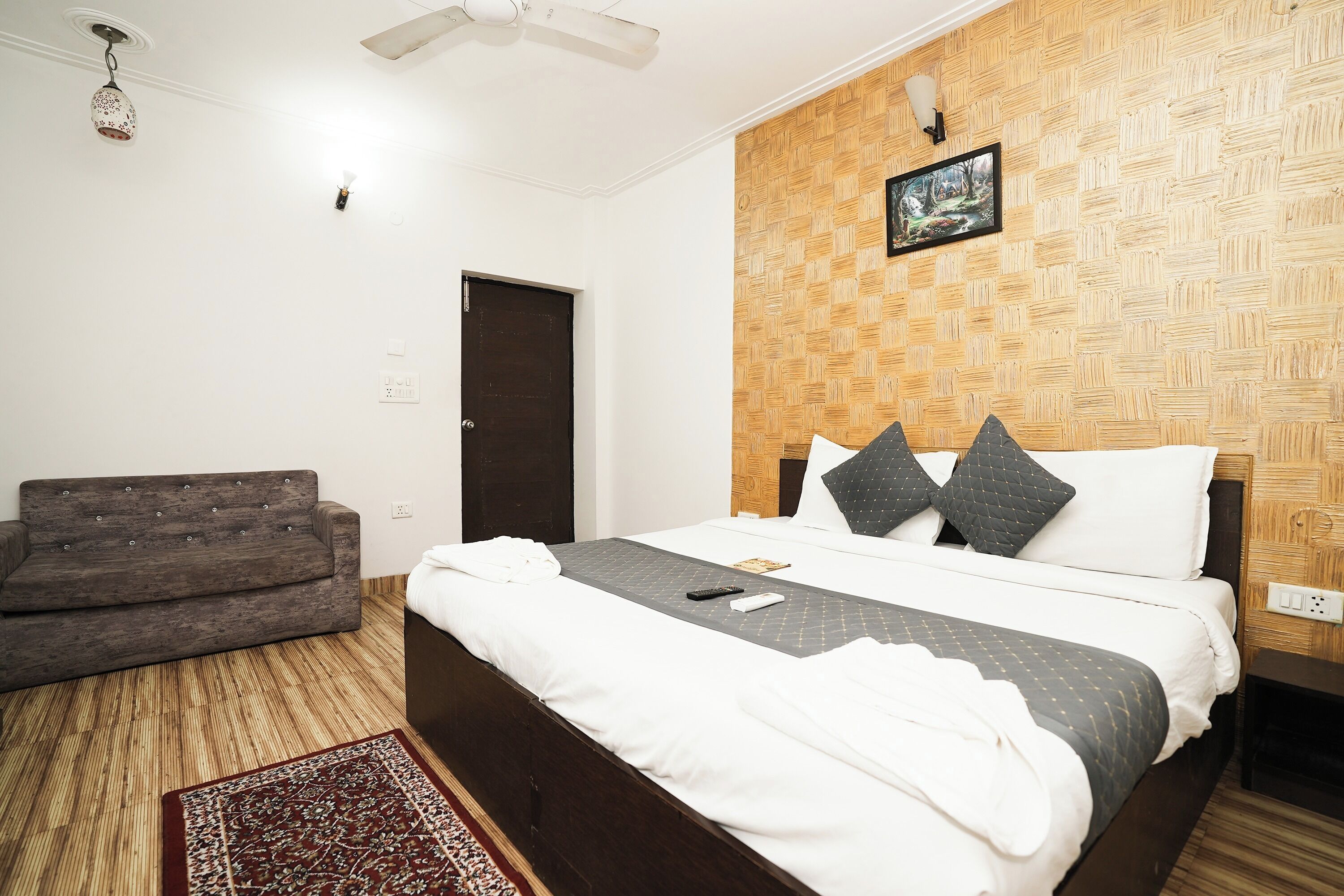 Photo - Hotel Om Paradise Near IGI Delhi Airport