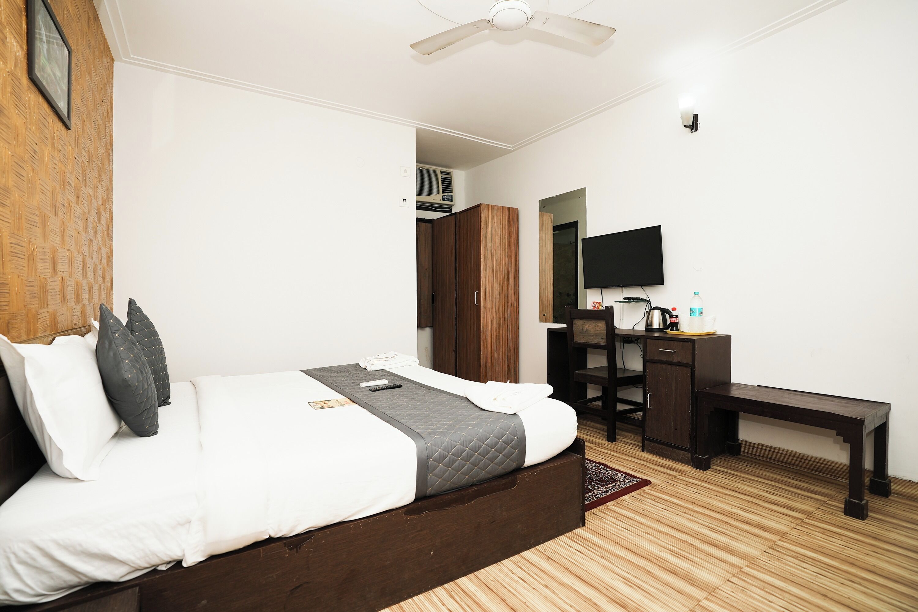 Photo - Hotel Om Paradise Near IGI Delhi Airport