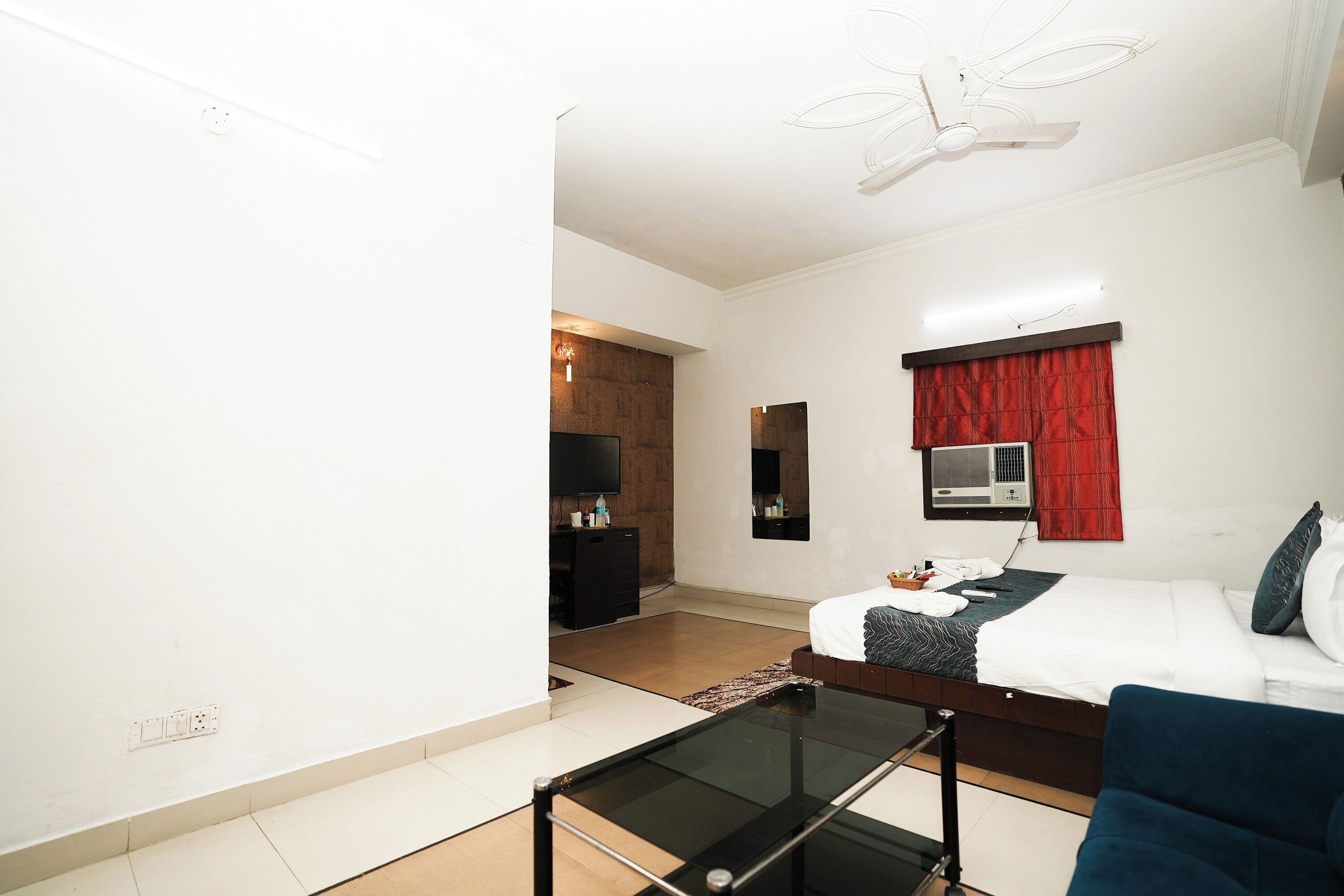 Photo - Hotel Om Paradise Near IGI Delhi Airport