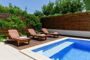 Outdoor pool - Apartmani Bosa A3-swimming pool view (Zadar)