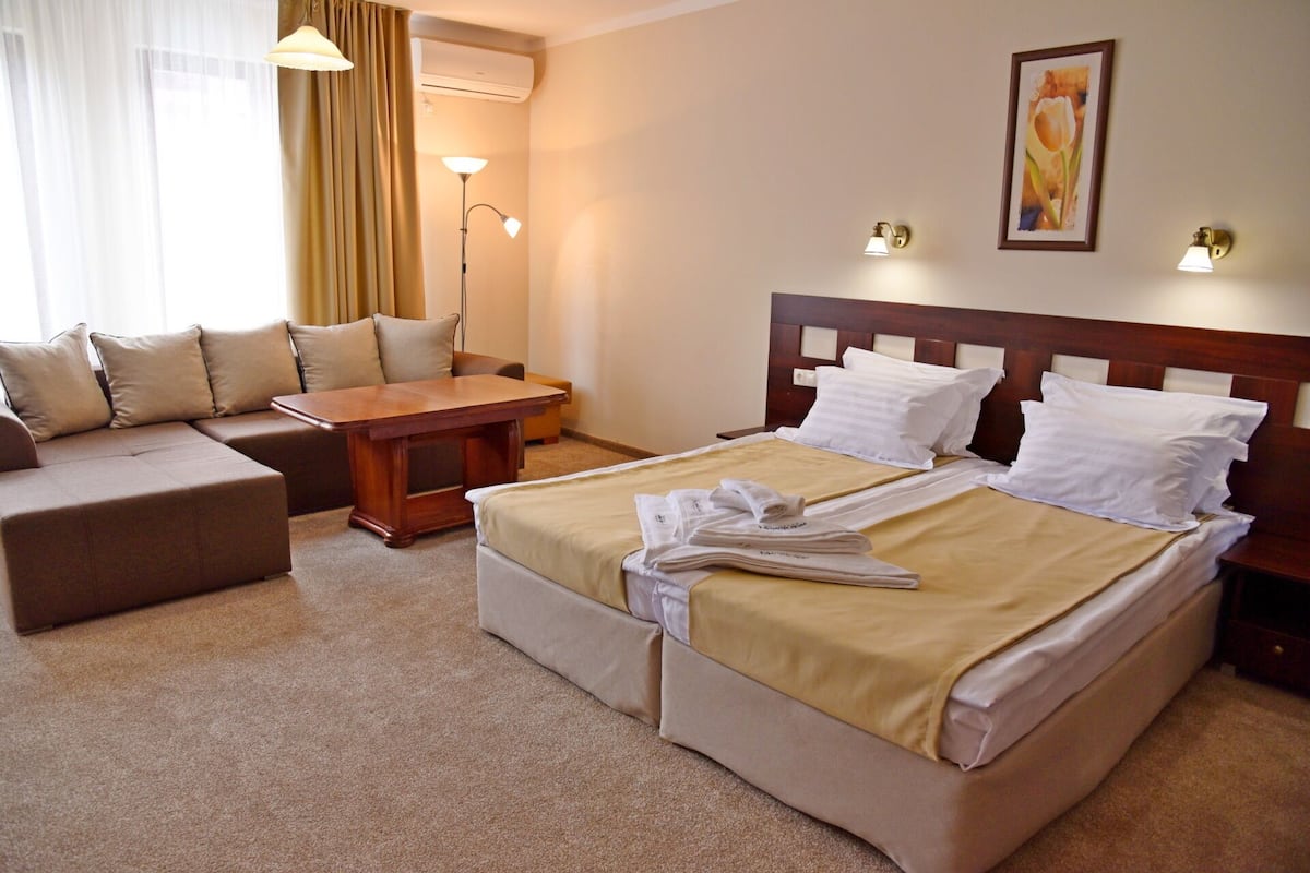 Double Room, Balcony, City View | Premium bedding, in-room safe, blackout drapes, iron/ironing board