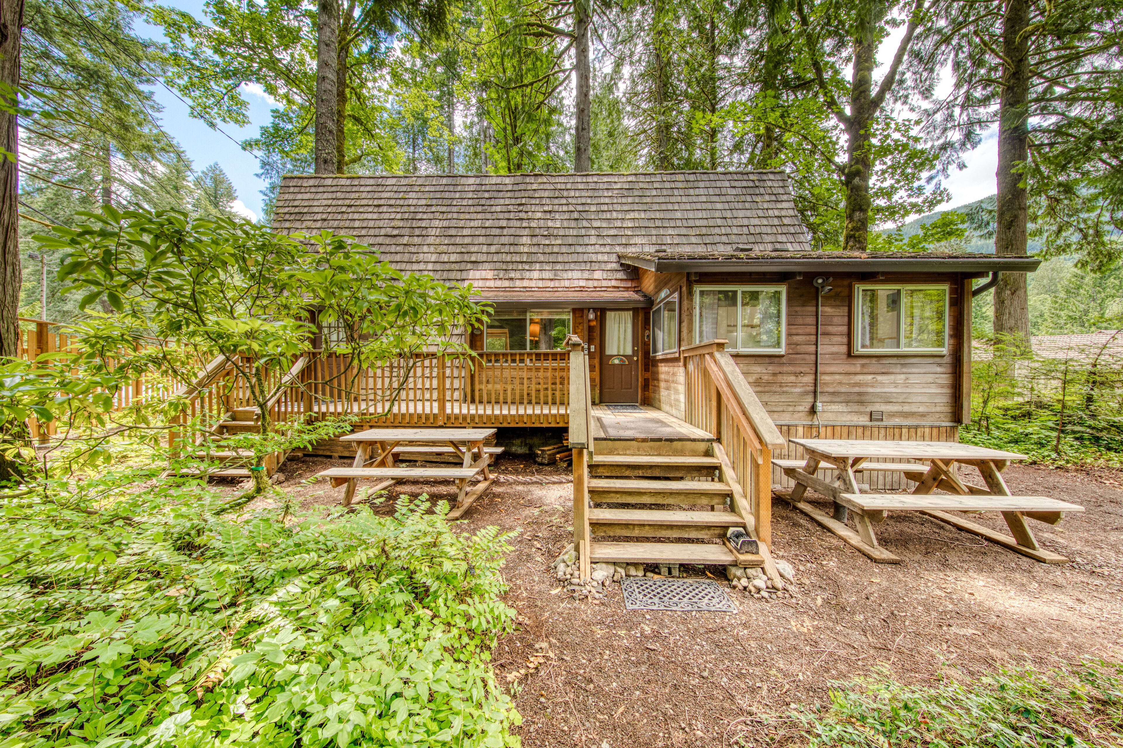 Charming, Two-Level A-Frame with Balcony - Close to Golf & Mt. Hood Skiing