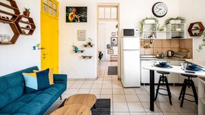 One bedroom Apartment with Balcony | WiFi (free), individually furnished - 15 Ben Yehuda Studios (Tel Aviv)