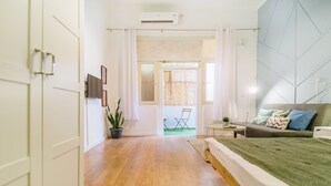 Studio with Kitchen and Balcony | WiFi (free), individually furnished - 15 Ben Yehuda Studios (Tel Aviv)