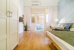 Studio with Kitchen and Balcony | Ameublement unique, accès au Wi-Fi (inclus)