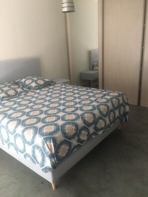 4 bedrooms, iron/ironing board, free WiFi - Beautiful Villa contemporary interior, bright. (Caveirac)