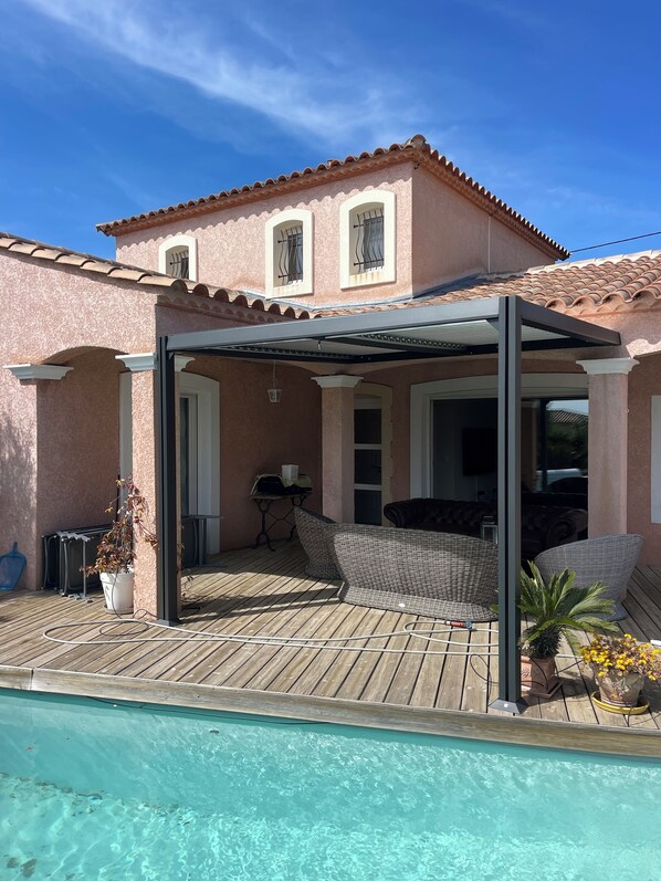 Terrace/patio - Beautiful Villa contemporary interior, bright. (Caveirac)