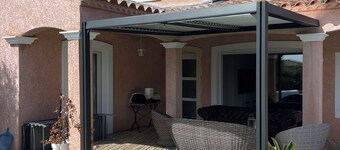 Preciosa villa contemporánea.