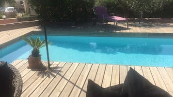 Een verwarmd zwembad