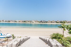 Utsikt mot strand/hav