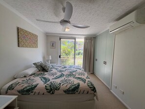 2 bedrooms, bed sheets