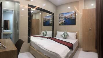 17 bedrooms, WiFi, bed sheets, wheelchair access