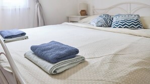 1 soverom, safe på rommet, skrivebord og strykejern/-brett