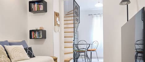 LED TV, books