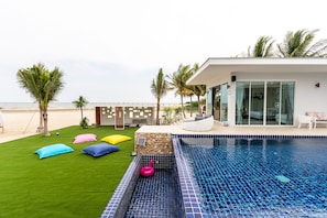 Outdoor pool - Vela villa Luxury beachfront Cha am, Thailand (Muang Phetchaburi, Cha-am , Phetchaburi)
