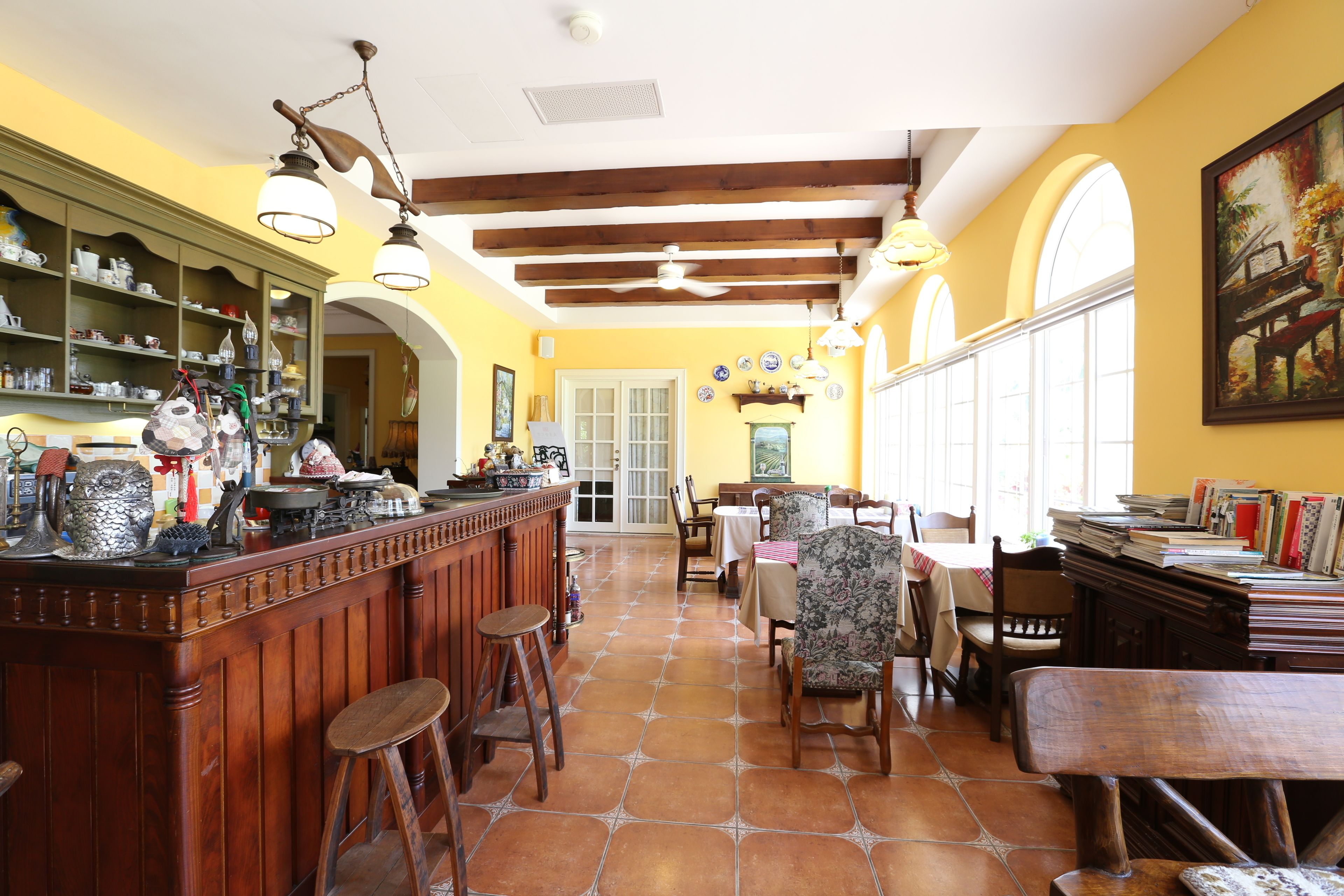 Daily continental breakfast (TWD 250 per person)