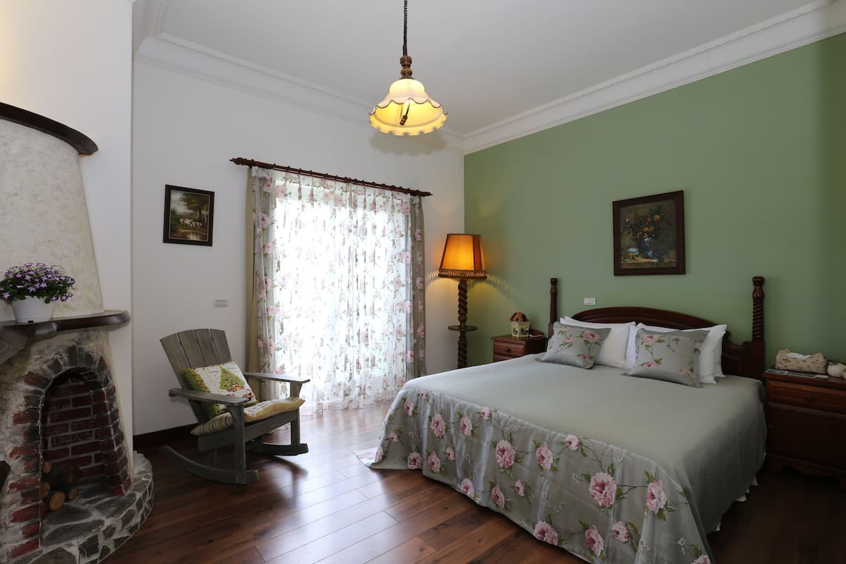 205 Double Room | 1 bedroom, individually decorated, individually furnished, desk